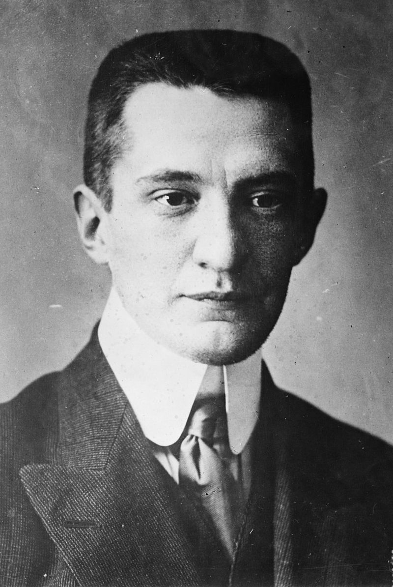 800px-Alexander_Kerensky_LOC_24416.jpg